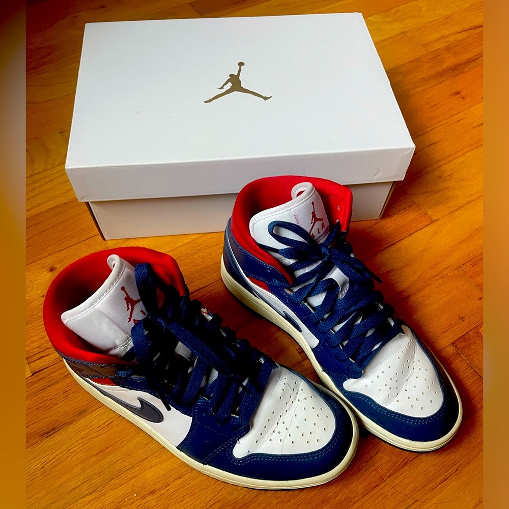 Nike Air Jordan Mid 1 size 7